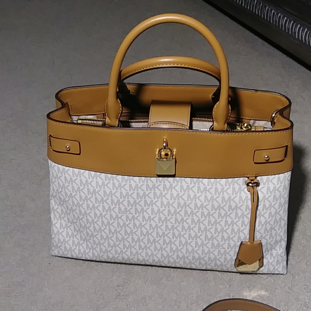 New MICHAEL KORS 100% authentic
